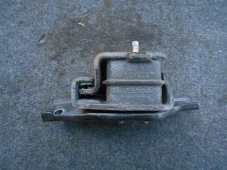 Подушка двигателя SUBARU FORESTER SG5 EJ20 927 4 ракурс