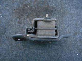 Подушка двигателя SUBARU FORESTER SG5 EJ20 928 3 ракурс