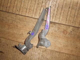 Петля капота TOYOTA OPA ZCT10 66 1 ракурс Петля капота TOYOTA OPA ZCT10 66 1 ракурс