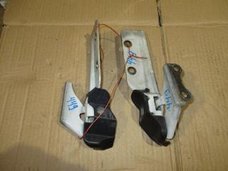 Петля капота NISSAN STAGEA WGC34 449 1 ракурс Петля капота NISSAN STAGEA WGC34 449 1 ракурс