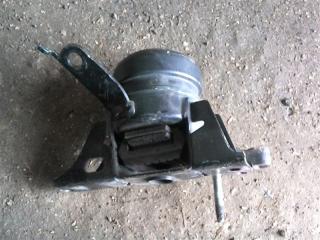 Подушка двигателя правая передняя TOYOTA RACTIS SCP100 2SZFE 476 1 ракурс