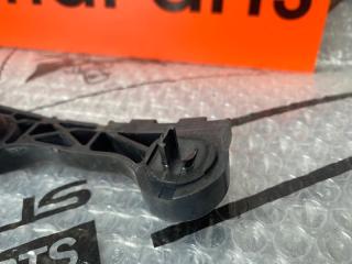 Крепление бампера левое заднее TOYOTA SIENTA NCP81G 52156-52060 5 ракурс Крепление бампера левое заднее TOYOTA SIENTA NCP81G 52156-52060 5 ракурс