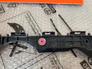 Крепление бампера правое заднее TOYOTA VOXY ZRR80G 52155-28130 3 ракурс