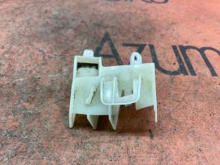 Крепление бампера правое заднее TOYOTA VITZ NSP130 52155-52120 2 ракурс