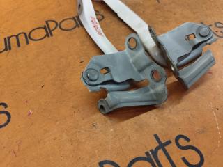 Петля капота TOYOTA RACTIS NCP100 2 ракурс Петля капота TOYOTA RACTIS NCP100 2 ракурс