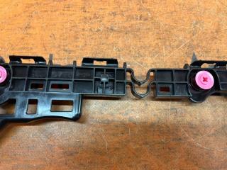 Крепление бампера правое заднее TOYOTA NOAH ZWR90G 52155-v1010 3 ракурс