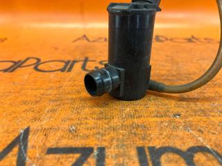 Насос омывателя TOYOTA VOXY ZRR70G 85330-60140 2 ракурс Насос омывателя TOYOTA VOXY ZRR70G 85330-60140 2 ракурс