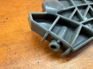 Крепление бампера левое заднее TOYOTA ALPHARD ANH20W 52156-58020 2 ракурс