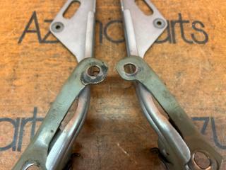 Петля капота HONDA STREAM RN6 3 ракурс Петля капота HONDA STREAM RN6 3 ракурс