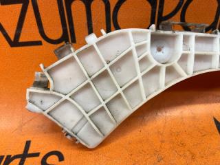 Крепление бампера левое заднее TOYOTA PRIUS ZVW30 52576-47020 2 ракурс