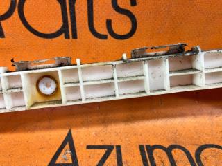 Крепление бампера правое заднее TOYOTA PRIUS ZVW30 52575-47020 3 ракурс