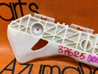 Крепление бампера правое заднее TOYOTA RACTIS NCP100 52575-52130 2 ракурс