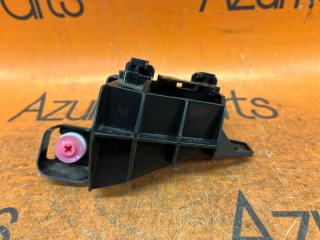 Крепление бампера правое заднее TOYOTA PRIUS MXWH60 52562-47030 1 ракурс