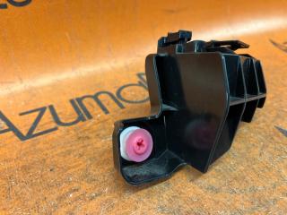 Крепление бампера правое заднее TOYOTA PRIUS MXWH60 52562-47030 2 ракурс