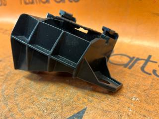 Крепление бампера правое заднее TOYOTA PRIUS MXWH60 52562-47030 3 ракурс
