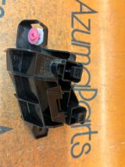 Крепление бампера правое заднее TOYOTA PRIUS MXWH60 52562-47030 4 ракурс