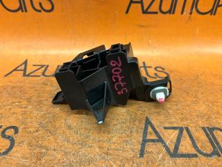 Крепление бампера правое заднее TOYOTA PRIUS MXWH60 52562-47030 5 ракурс