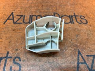 Крепление бампера левое заднее TOYOTA RACTIS NCP100 52568-52010 1 ракурс