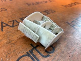 Крепление бампера правое заднее TOYOTA RACTIS NCP100 52562-52040 2 ракурс