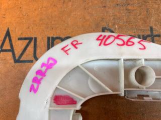 Крепление бампера правое переднее TOYOTA NOAH ZRR70W 52115-28130 3 ракурс