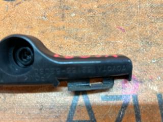 Крепление бампера правое заднее TOYOTA SIENTA NCP81G 52155-52060 3 ракурс