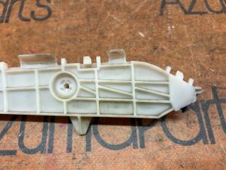 Крепление бампера правое заднее TOYOTA VOXY ZRR70W 52155-28100 4 ракурс
