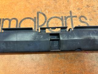 Крепление бампера правое заднее TOYOTA WISH ZNE10G 52155-68021 3 ракурс