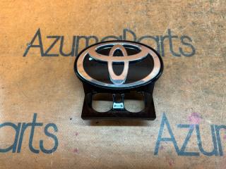 Эмблема передняя TOYOTA CROWN AZSH35 76811-30350 1 ракурс Эмблема передняя TOYOTA CROWN AZSH35 76811-30350 1 ракурс