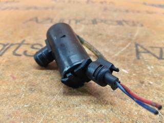 Насос омывателя TOYOTA VOXY ZRR70G 85330-60140 3 ракурс Насос омывателя TOYOTA VOXY ZRR70G 85330-60140 3 ракурс
