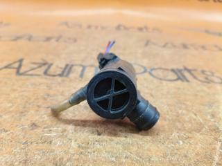 Насос омывателя TOYOTA VOXY ZRR70G 85330-60140 3 ракурс Насос омывателя TOYOTA VOXY ZRR70G 85330-60140 3 ракурс