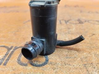 Насос омывателя TOYOTA ALPHARD ANH10W 85330-10280 2 ракурс Насос омывателя TOYOTA ALPHARD ANH10W 85330-10280 2 ракурс