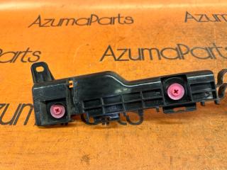 Крепление бампера правое заднее TOYOTA VOXY ZRR80W 52575-28030 2 ракурс Крепление бампера правое заднее TOYOTA VOXY ZRR80W 52575-28030 2 ракурс