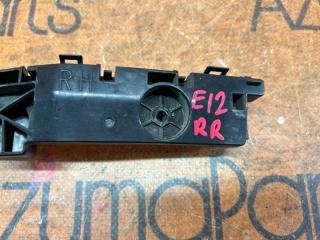Крепление бампера правое заднее NISSAN NOTE E12 85220-3VA0C 3 ракурс
