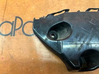 Крепление бампера правое переднее TOYOTA PASSO KGC30 52116-B1050 2 ракурс
