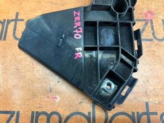 Крепление бампера правое переднее TOYOTA VOXY ZRR70W 52115-28160 3 ракурс