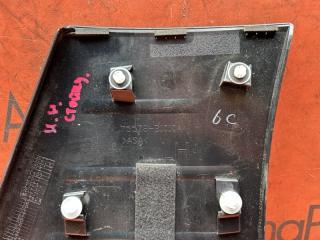 Накладка на стойку кузова левая задняя TOYOTA PASSO M700A 75578-B1010 5 ракурс Накладка на стойку кузова левая задняя TOYOTA PASSO M700A 75578-B1010 5 ракурс