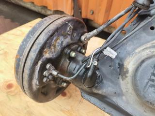 Балка задняя TOYOTA PASSO KGC10 1KRFE 3 ракурс Балка задняя TOYOTA PASSO KGC10 1KRFE 3 ракурс