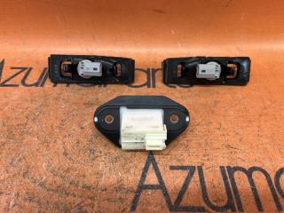 Кнопка открывания багажника TOYOTA CELSIOR UCF31 15A322 5 ракурс