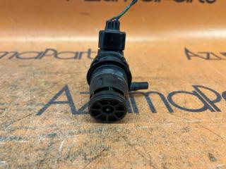 Насос омывателя TOYOTA VITZ KSP130 85330-21010 3 ракурс Насос омывателя TOYOTA VITZ KSP130 85330-21010 3 ракурс