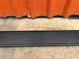 Подножка левая TOYOTA LAND CRUISER FJA300W 51792-60020 3 ракурс