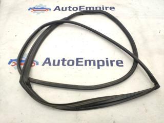 Уплотнительная резинка задняя правая MITSUBISHI GALANT 2000