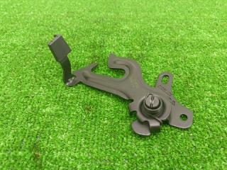 Крюк замка капота VOLVO V70 2008