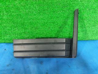 Заглушка бампера передняя левая TOYOTA VOXY