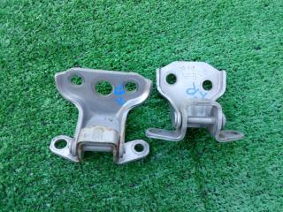 Петля двери передняя правая SUBARU FORESTER