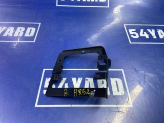 Запчасть крепление туманки переднее правое Suzuki Cruze 2004