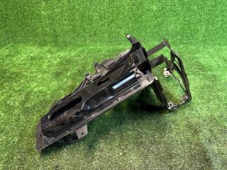 Кронштейн кузова правый BMW