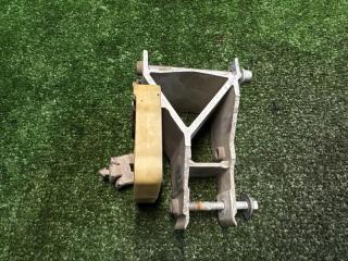 Запчасть кронштейн радиатора левый BMW 5' F90 M5 5' G30 5' G31 5' G38 6' G32 GT 7' G11 7' G11 LCI 7' G12 7' G12 LCI 8' F91 M8 8' F92 M8 8' G14 8' G15 8' G16 Gran Coupe