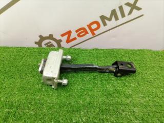 Запчасть ограничитель двери Ford Focus 2010