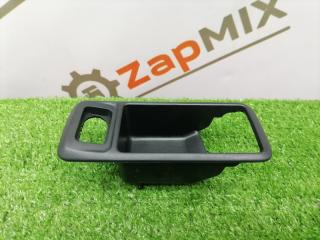 Запчасть накладка внутренней ручки двери левая Ford Focus 2010