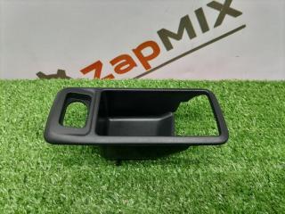 Запчасть накладка внутренней ручки двери правая Ford Focus 2010